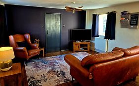 Underhill Holiday Cottage